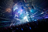 アリーナツアー「HY TI-CHI TA-CHI MI-CHI PARADE TOUR 2012」日本武道館公演の模様。