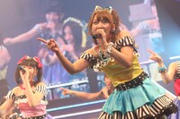 多田愛佳、高橋みなみ（写真左から） (C)AKS