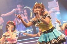 多田愛佳、高橋みなみ（写真左から） (C)AKS