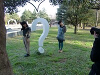 アーティスト写真撮影中のヒトコマ。