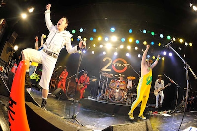 メドレーや別ユニットでの演奏を含むと全26曲を演奏したグループ魂。（Photo by 緒車寿一）