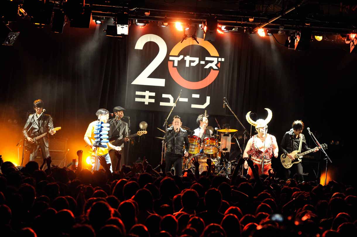 この日の魂は、序盤から「君にジュースを買ってあげる」「TMC」といったライブ定番曲を披露する戦闘モード。（Photo by 緒車寿一）