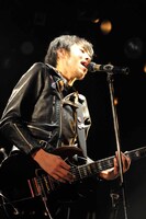 歌う暴動。（Photo by 緒車寿一）