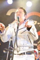 ダブルアンコールで白い革ジャンにお召しかえした破壊。（Photo by 緒車寿一）