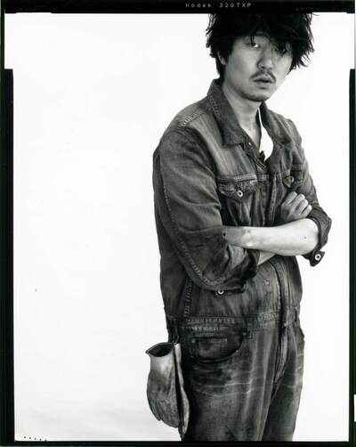 映画「赤い季節」で主演を務める新井浩文。