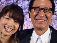 「Love letter ～桜～」収録時の熊木杏里、武部聡志。