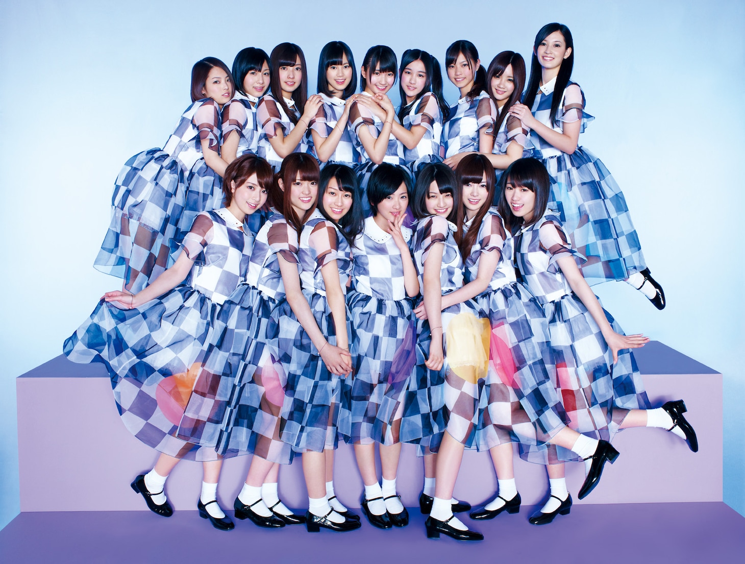 乃木坂46の最新アーティスト写真。
