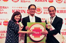 写真左から一青窈、武部聡志、東国原英夫。