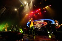 写真は4月11日（現地時間）のロンドン公演の模様。