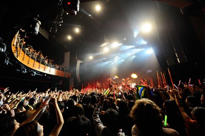 写真は4月11日（現地時間）のロンドン公演の模様。