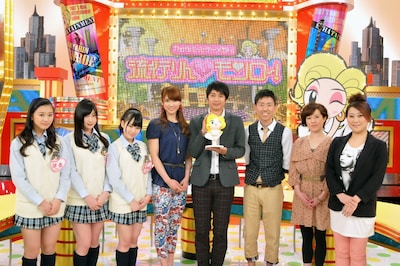 番組記者会見より。写真左から木下春奈、岸野里香、小笠原茉由、秋元才加、徳井義実、福田充徳、磯野貴理子、友近。