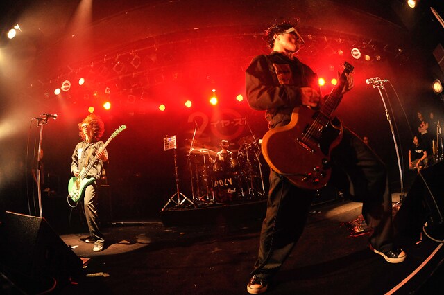 終止テンションの高いステージで貫禄を見せつけたPOLYSICS。（Photo by 古渓一道）