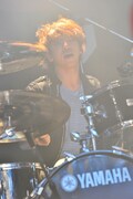 HemenwayのToshi（Dr）。（Photo by 古渓一道）