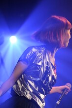 NAO☆（Addy）は英語詞のダンスナンバー「Sun Will Shine」を歌唱。