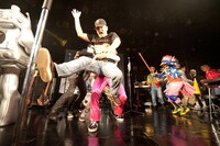 ピエール瀧とハウス加賀谷の乱闘。