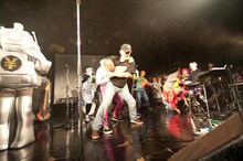 ピエール瀧とハウス加賀谷の乱闘。