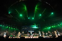 「バンザイVenus」を披露するSKE48。 (C)AKS