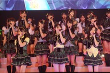 「誰かのために -What can I do for someone?-」を披露するSKE48。 (C)AKS