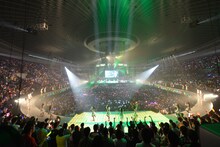 「１！２！３！４！ ヨロシク！」を披露するSKE48。 (C)AKS