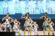 「お待たせSet list」を披露するSKE48チームKII。 (C)AKS