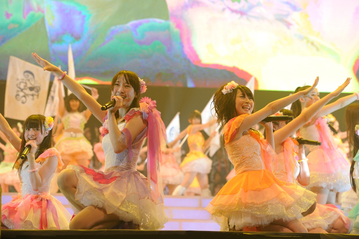 「ピノキオ軍」を披露するSKE48。 (C)AKS