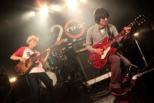 YO-KING（写真右）とグレートマエカワ（左）。（Photo by 柴田恵理）