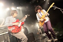 YO-KING（写真左）とおおはた雄一（右）。（Photo by 柴田恵理）