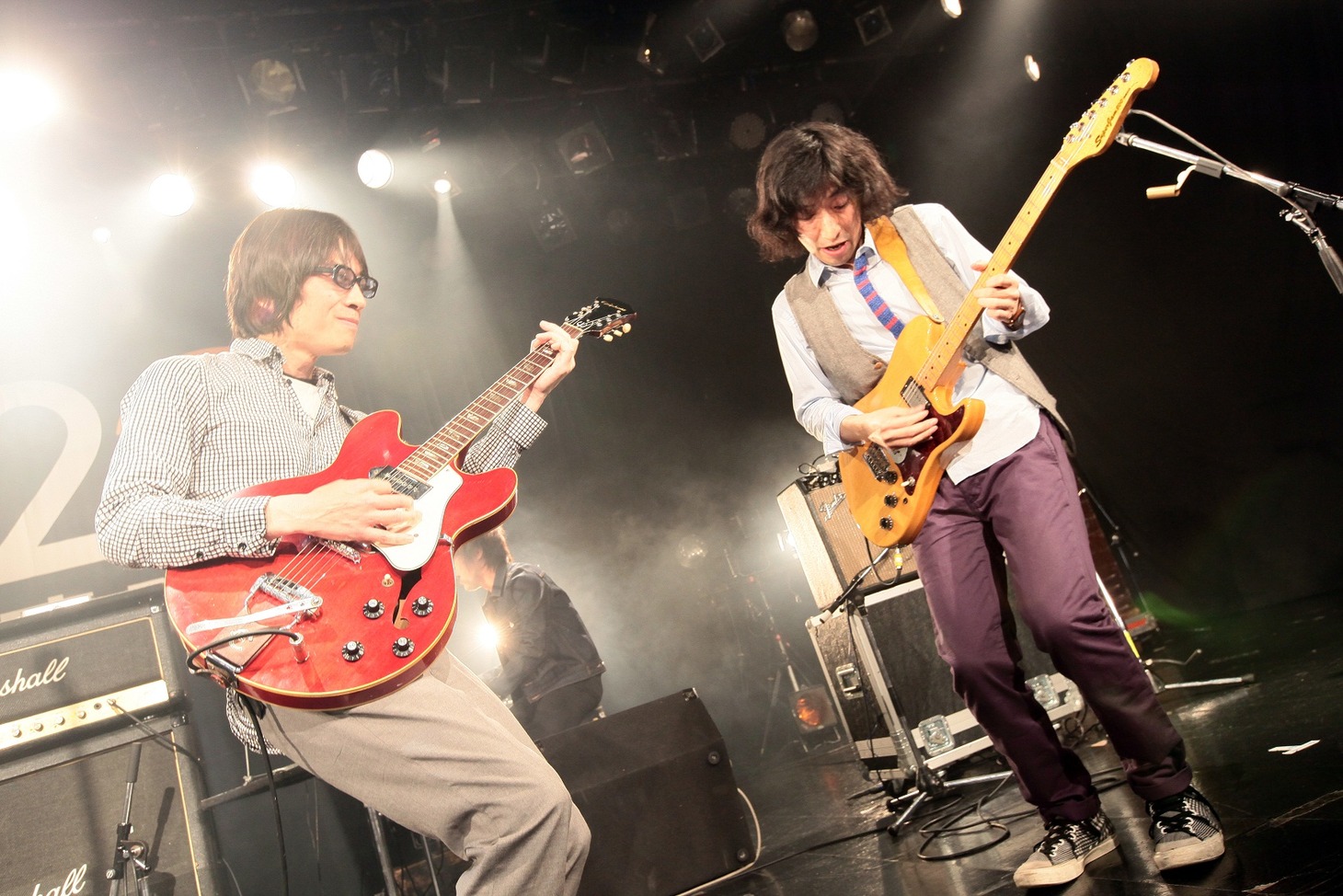 YO-KING（写真左）とおおはた雄一（右）。（Photo by 柴田恵理）