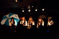 アンコールの衣装はavex社がイベント用に制作していた既存のもので、avexロゴ入りニットベスト、巻きスカートという女子高生スタイル。プー・ルイは「avexの倉庫を物色していたら、かわいいロゴの入った衣装があったので拝借させてもらいました。テヘペロ」とコメント。