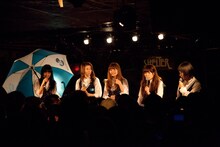 アンコールの衣装はavex社がイベント用に制作していた既存のもので、avexロゴ入りニットベスト、巻きスカートという女子高生スタイル。プー・ルイは「avexの倉庫を物色していたら、かわいいロゴの入った衣装があったので拝借させてもらいました。テヘペロ」とコメント。