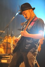 クリープハイプの小川幸慈（G）。