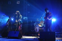 トリッキーなサウンドとオーディエンスを沸かせるMCで会場を魅了したクリープハイプ。