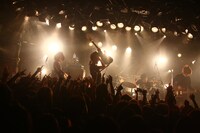 cinema staff（写真は4月14日のライブ「cinema staff TOUR 2012 "SALVAGE YOUR VINYL"」より）