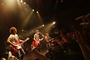 4月14日に行われたDirty Old Menのワンマンライブ「Next Phase Live "re-birth"」の模様。