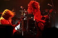 ねごとの沙田瑞紀（写真右）と藤咲佑（左）。（Photo by 上飯坂一）