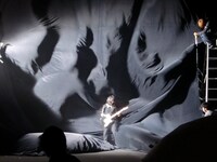 写真は橋本絵莉子の撮影風景。