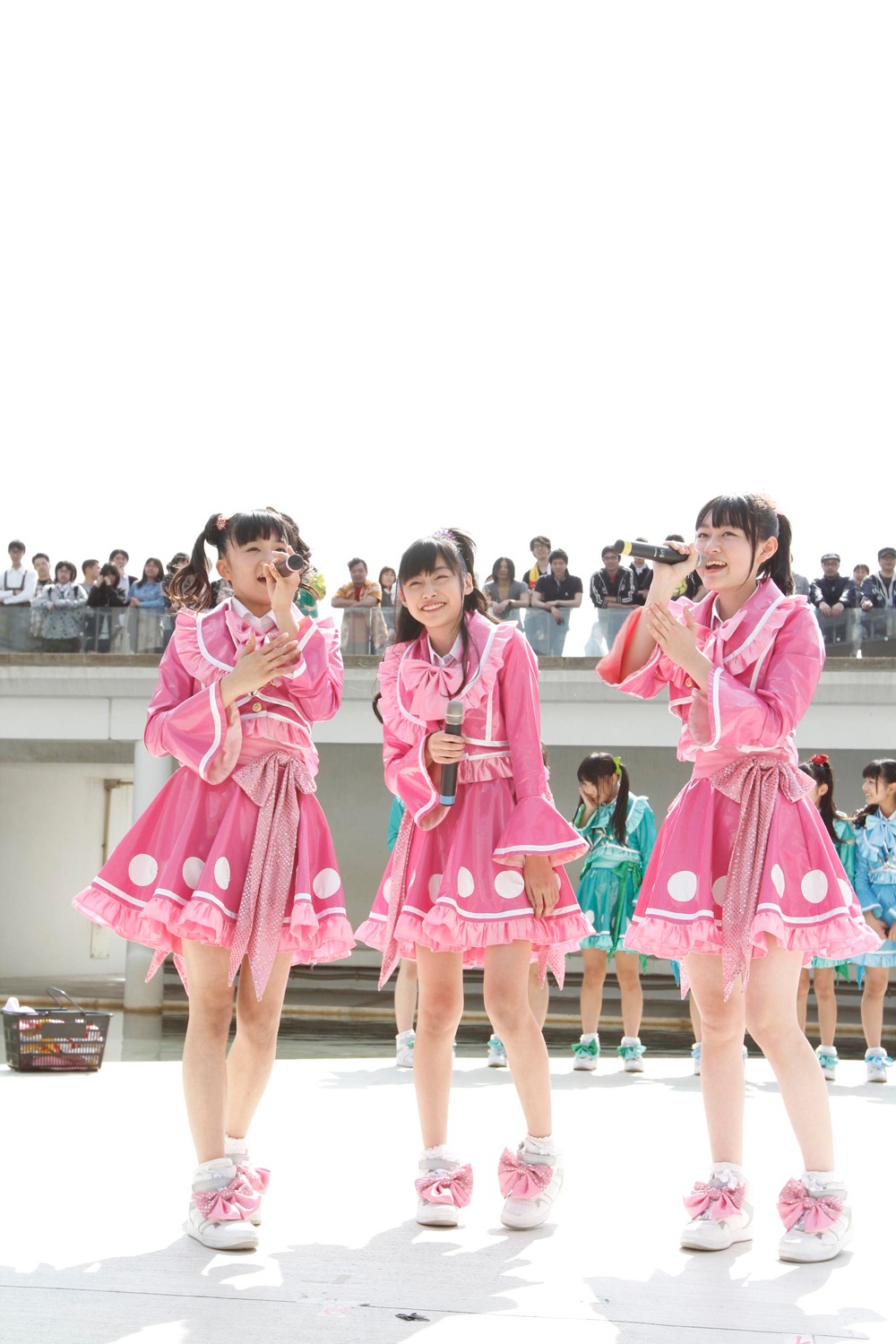 この春から中学3年生になった星名美怜、鈴木裕乃、杏野なつ（写真左から）。