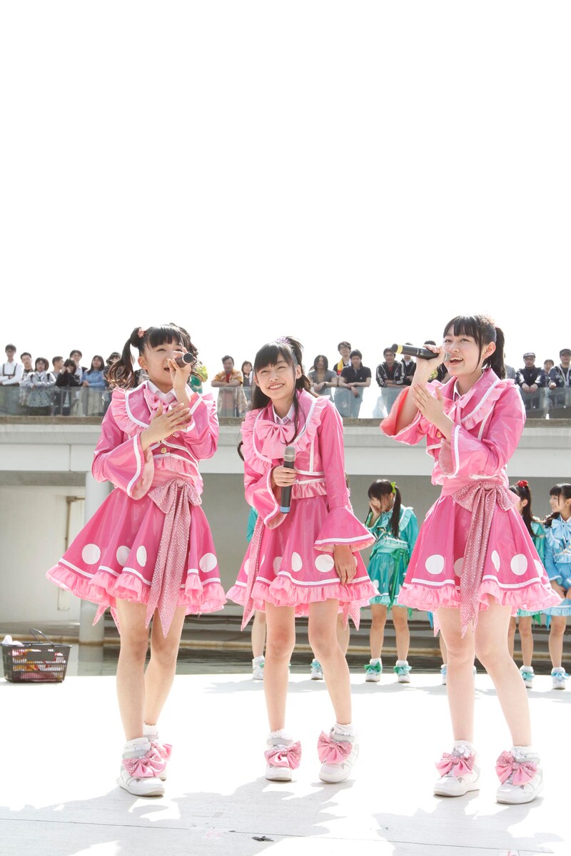 この春から中学3年生になった星名美怜、鈴木裕乃、杏野なつ（写真左から）。