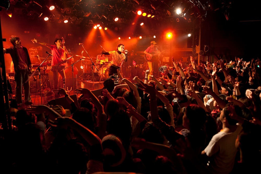 「"Baby, Come on home" tour」梅田CLUB QUATTRO公演の様子。（写真：仁礼博）