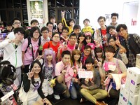 香港での中川翔子ベストアルバム予約イベントの模様。