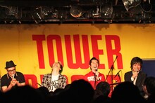 「怒髪天×ナタリーTV」トーク中の様子。