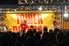 「怒髪天×ナタリーTV」ライブ中の様子。