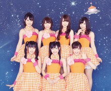 渡り廊下走り隊7（後列左が小森美果）