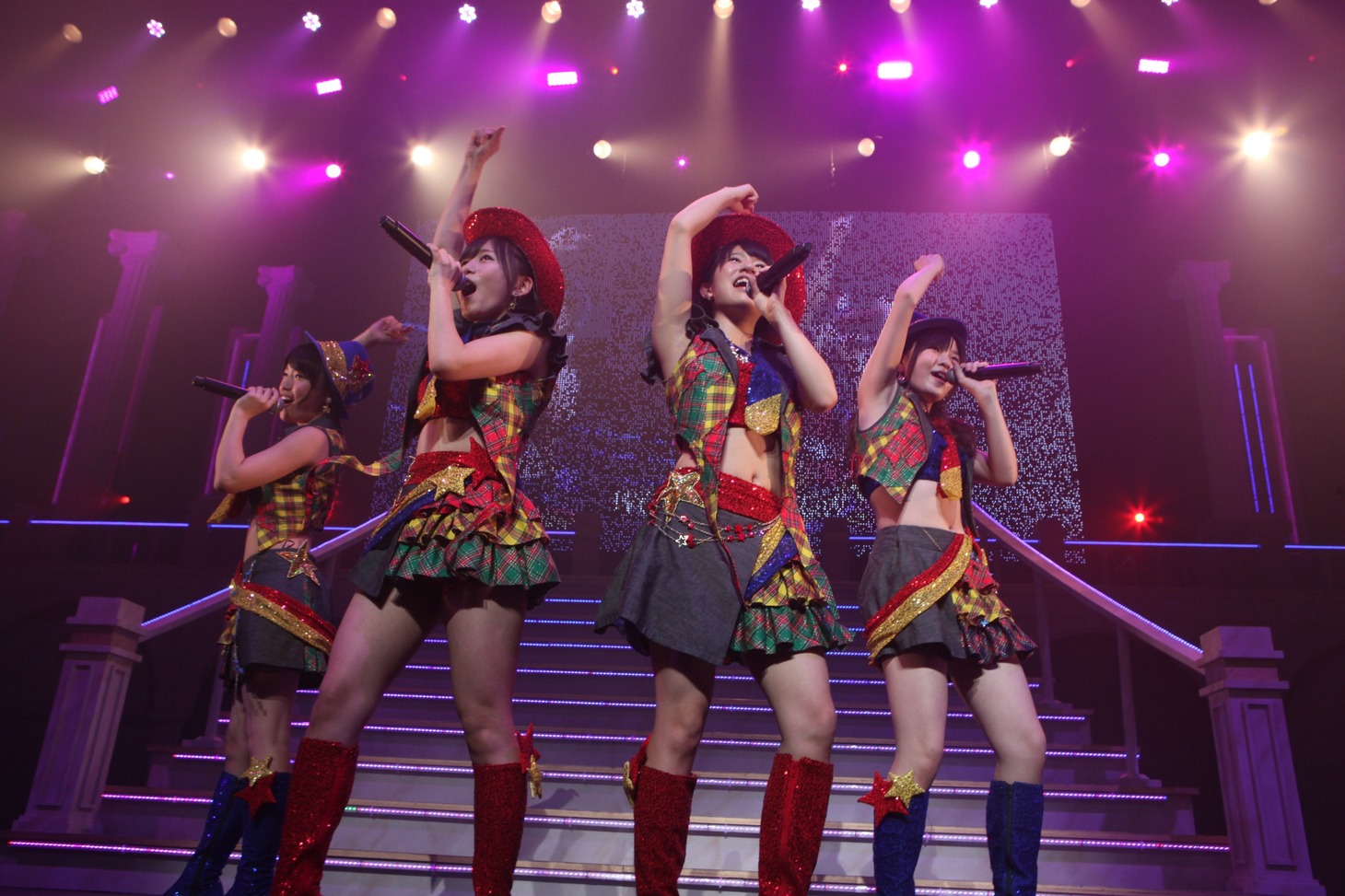 川栄李奈、大場美奈、竹内美宥、岩田華怜（写真左から） (C)AKS