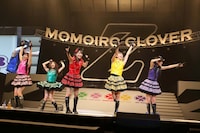 ステージ中央には巨大な「Z」のオブジェが。