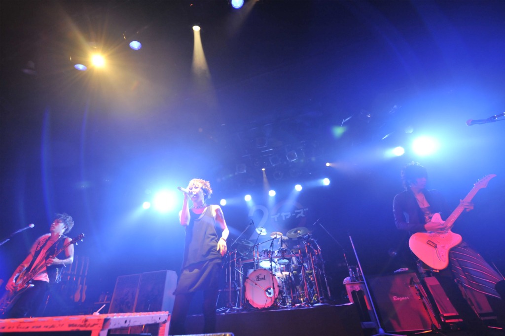 写真は4月18日のライブの模様。