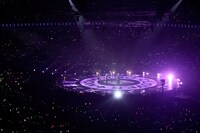 夜空を埋め尽くす星のような客席のペンライト。