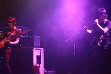 LAMAの田渕ひさ子（写真左）とナカコー（右）。（C）amita mari