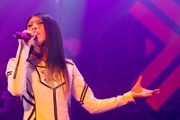 写真は現在開催中のツアー「アニメロミックス Presents Minori Chihara Live Tour 2012 ～D-Formation～supported by JOYSOUND×UGA」より。