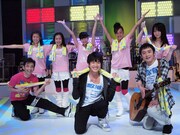 「MUSIC FAIR」より、「T.W.L」収録時のオフショット。